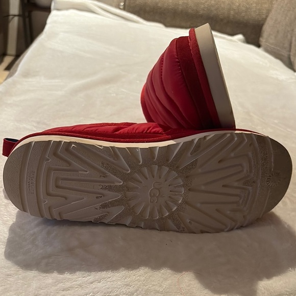 Gently Loved UGG Red Quilted Slippers - Picture 7 of 9